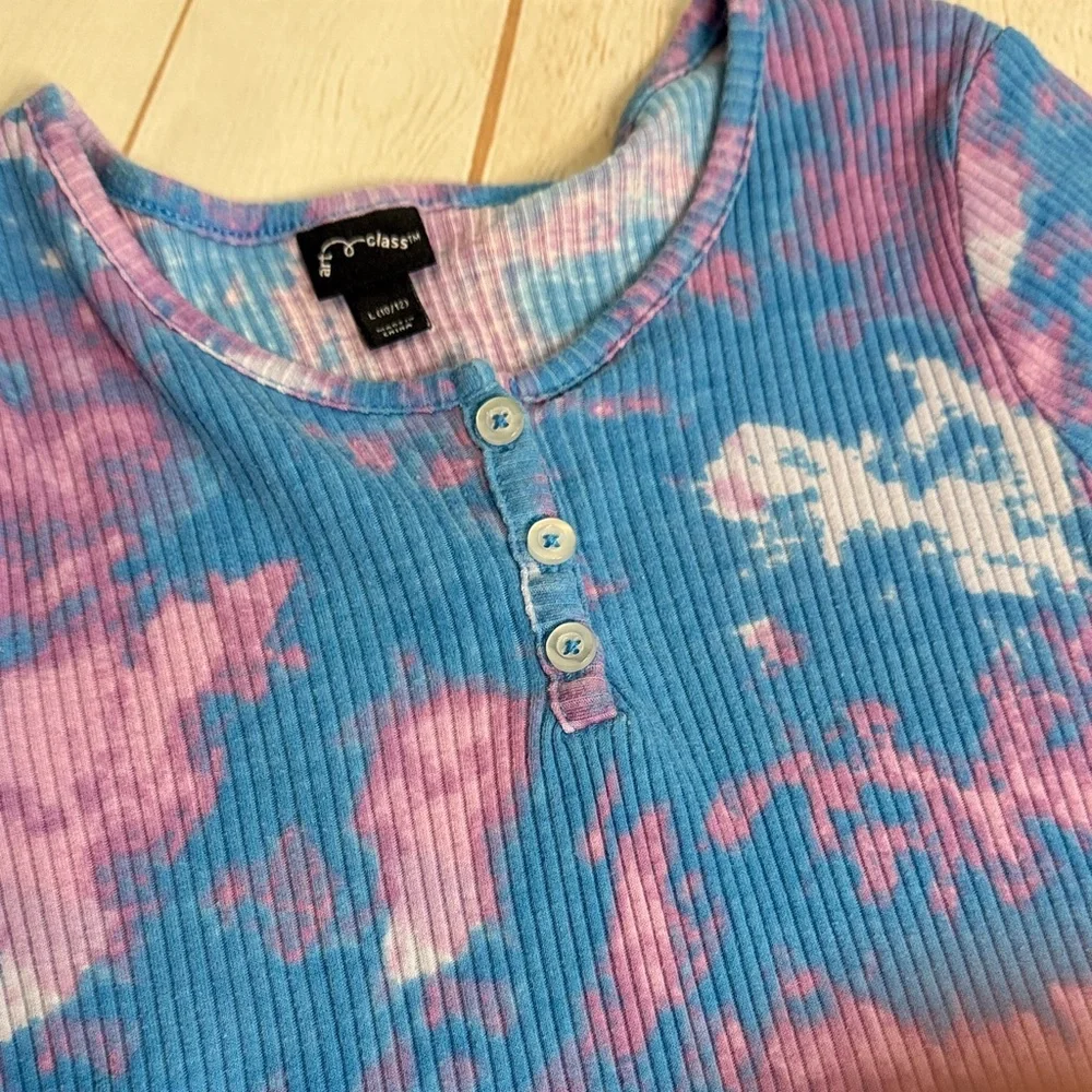 Art Class Classic Blue and Pink-Purple Tie-Dye Ribbed Henley Top